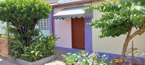 Independent colored house for 1 or 2 guests.