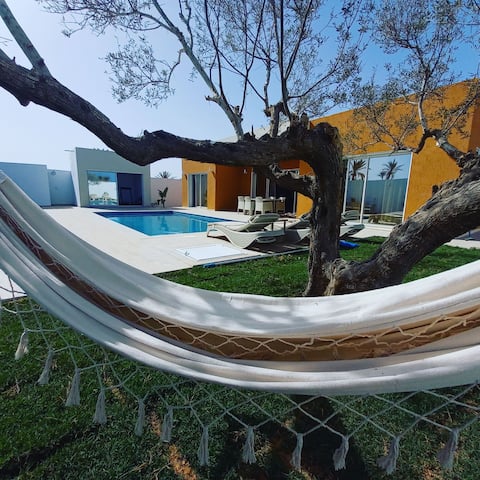 Villa with private pool & gym