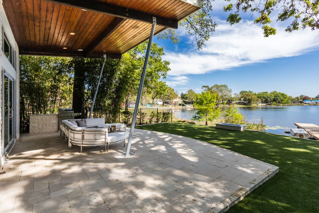 The Kiwi Cabana Offers a Tranquil View of Lake Shannon in Trendy Audubon Park Just Minutes from Downtown Orlando