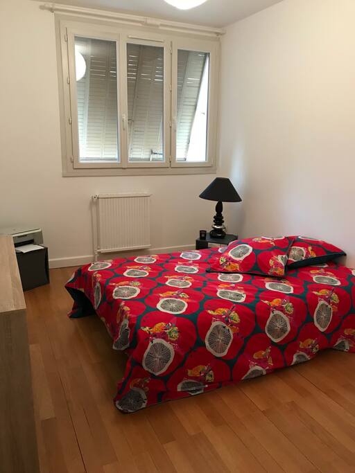 Chambre prioritairement louée