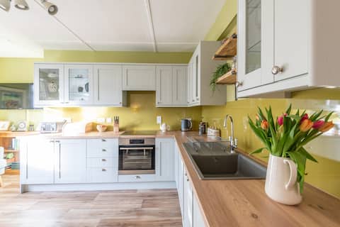 Honeysuckle Cottage, Dalmore Farm, Alness