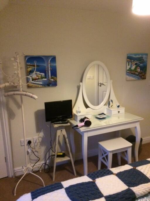 dressing table