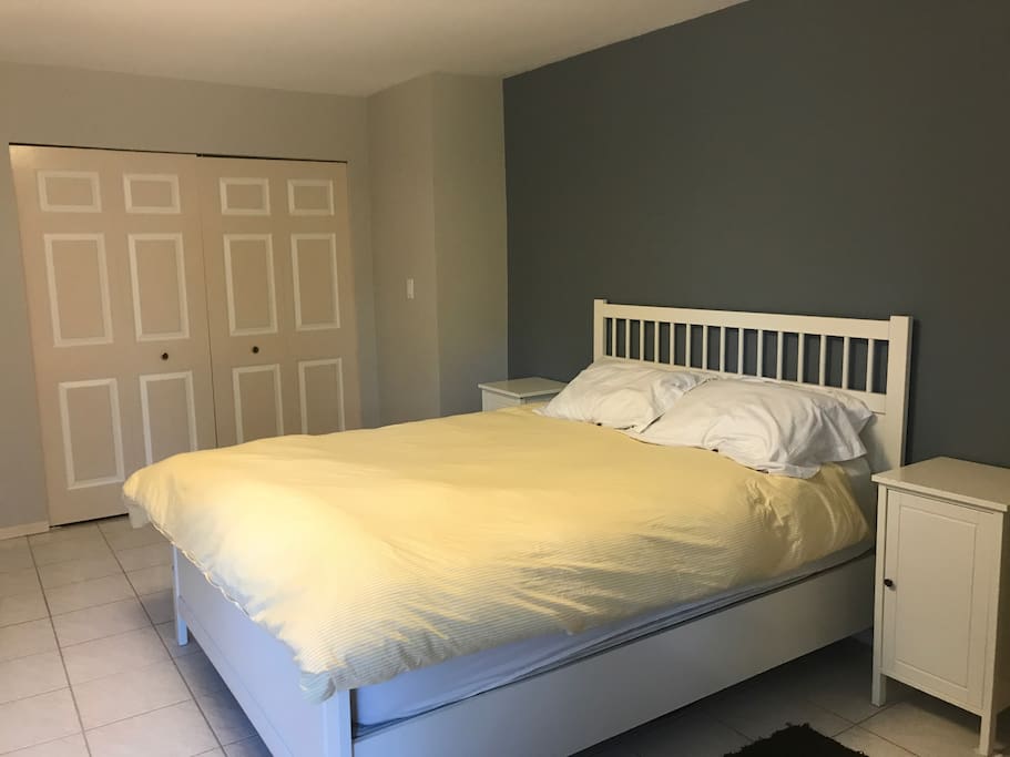 Bedroom 1. Queen size bed