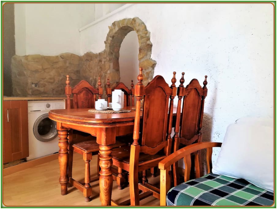 salón-cocina con sofá-cama