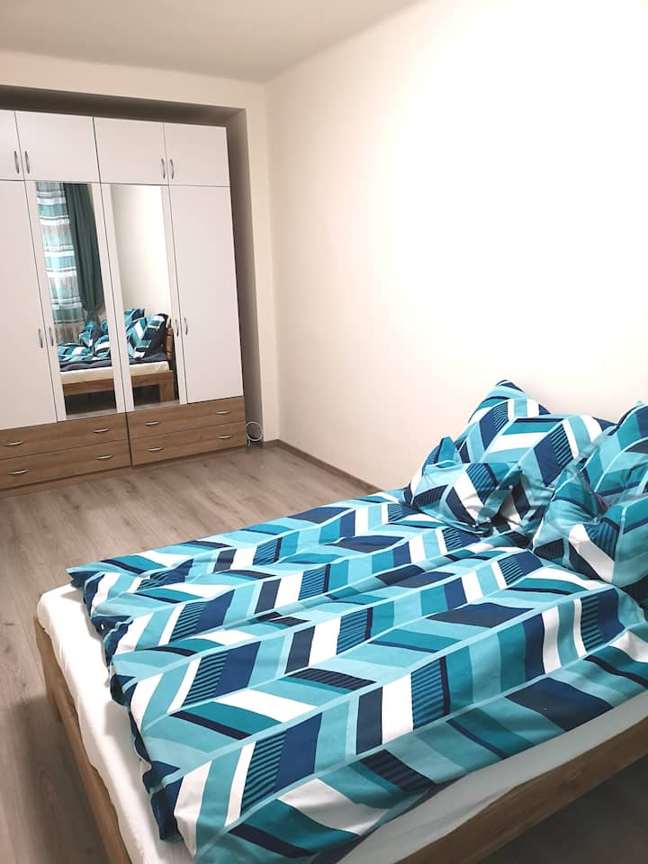 Chumba cha kulala chenye urefu wa sentimita 140x200