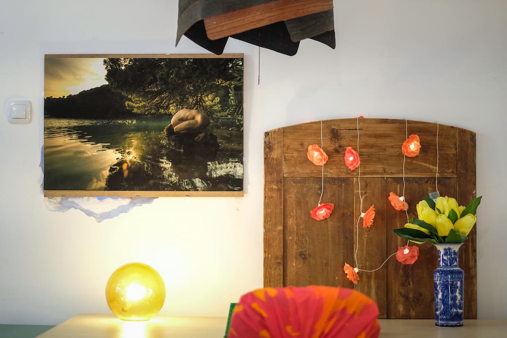 BEDROOM 1 /// Workdesk 3 /// Designer lamp /// Photography by Damian Nenadic ///