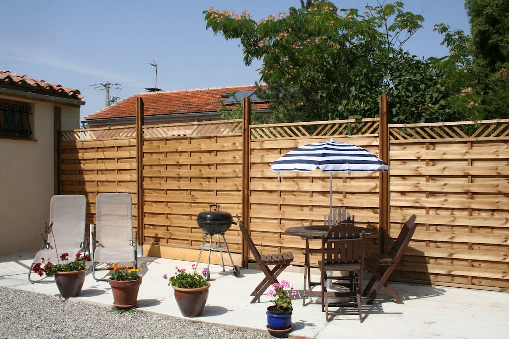 Property provided with barbecue, sun loungers, parasols and outdoor dining table and chairs