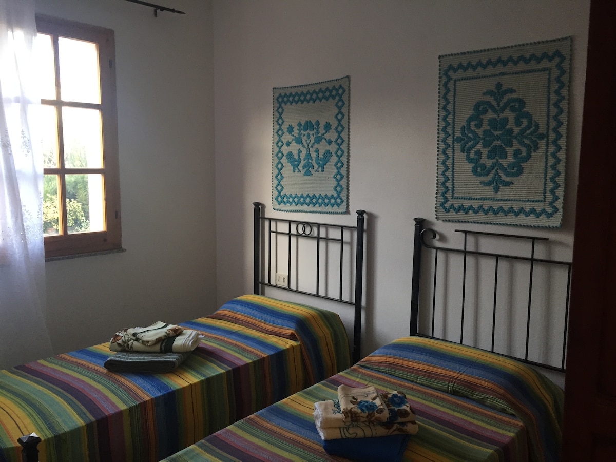 Bedroom with two single beds