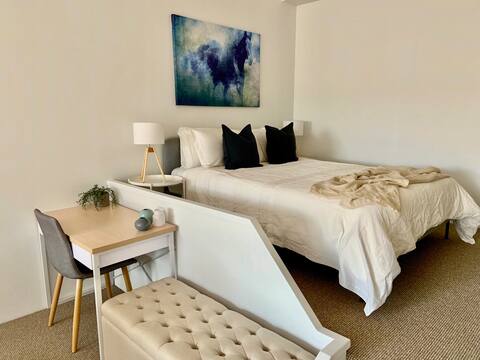 Central Neutral Bay studio with parking