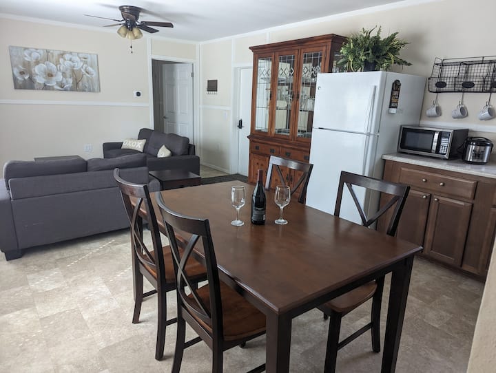 2 Bed Retreat With Deck, Hot Tub And Fenced Yard! - 캘리포니아