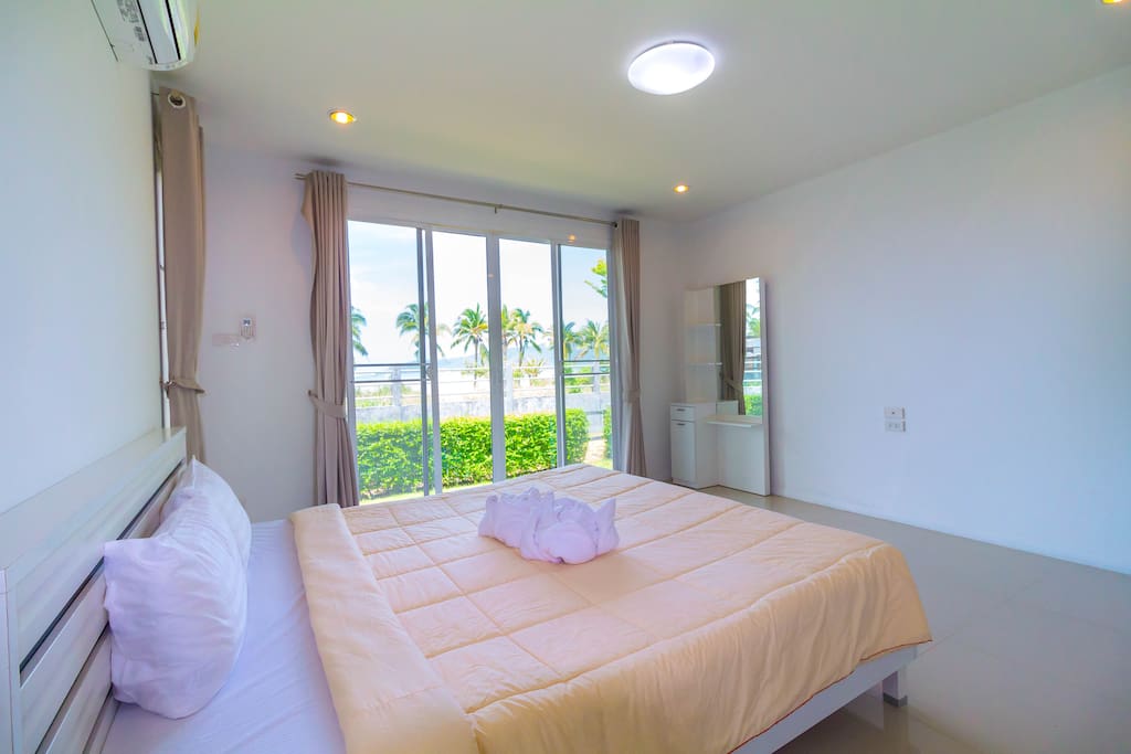 bedroom with sea view