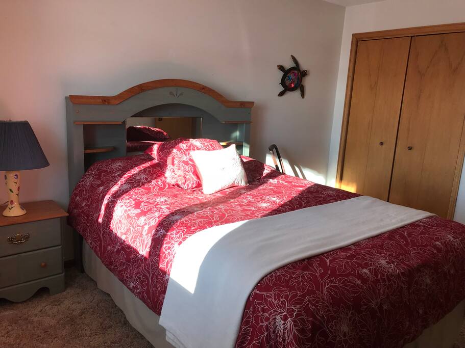 Petite Pearle room - comfy queen bed and closet and drawer space