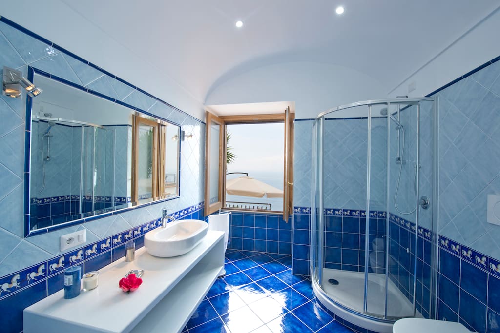 Aspettando l'alba, bagno
