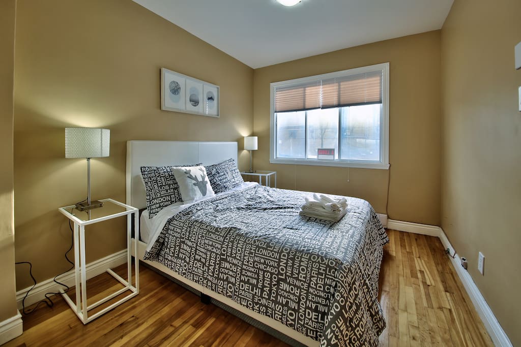 Queen Size Bed w/Window