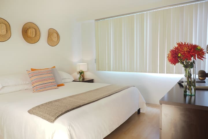 3BR Apartment | Gym Access & Terrace | In Reforma