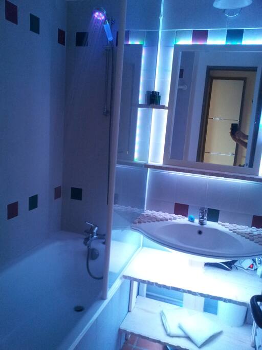 Eclairage et pommeau a led