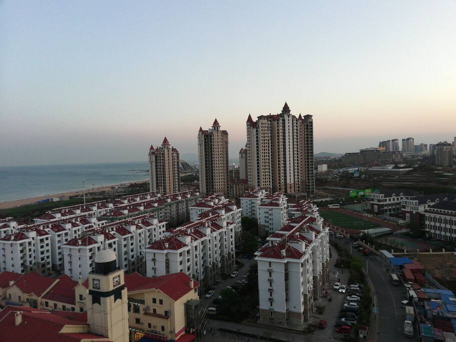 夕阳西下小区的景色