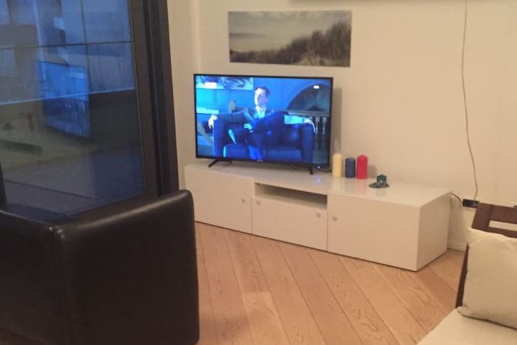 Spacious living room