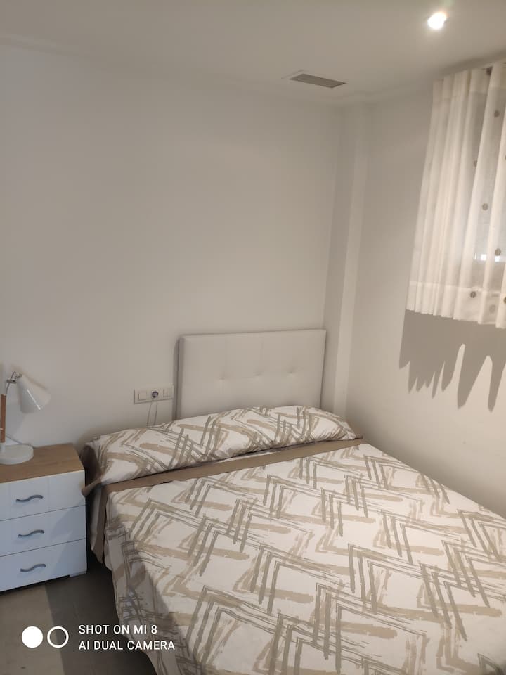 Habitación numero 3 equipada con cama doble de 150 para una mayor comodidad