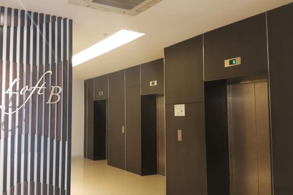 电梯间 lift hall