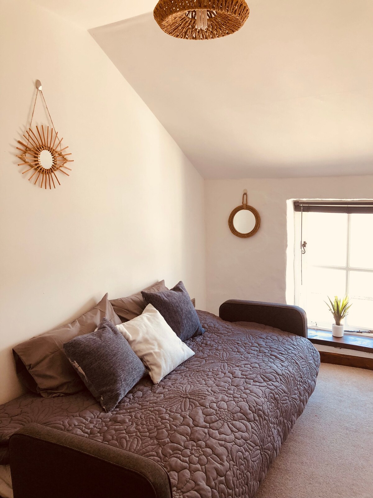 Dhoma e gjumit Nr2 me një krevat dopio. 

Një krevat dopio është gjithashtu në dispozicion sipas kërkesës. 
