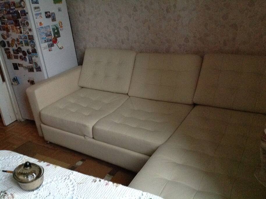 кожаный угловой раскладной диван