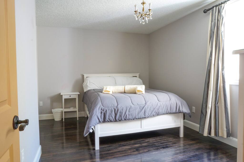 Comfy queen sized bed