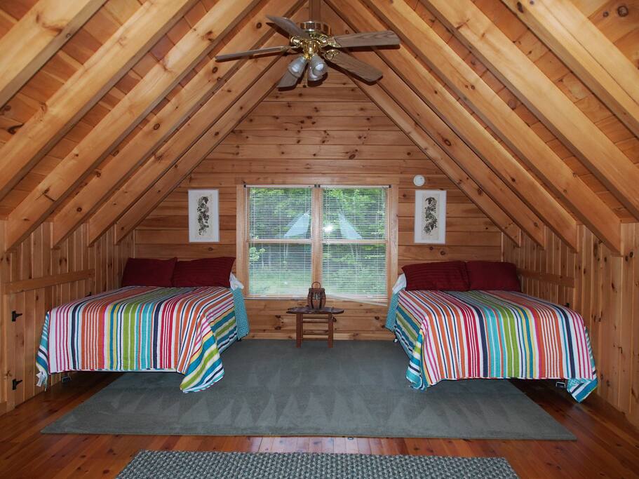 Large sleeping loft with two doubles