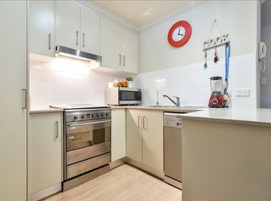 Gas oven / hot plate , dishwasher