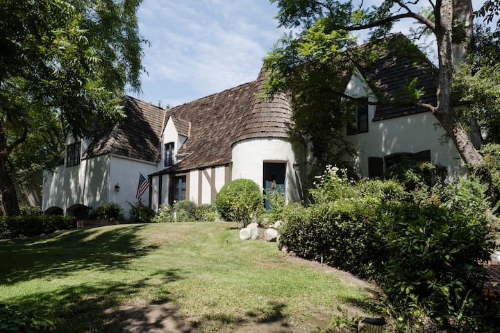 Charming Guest Cottage - Pasadena, CA