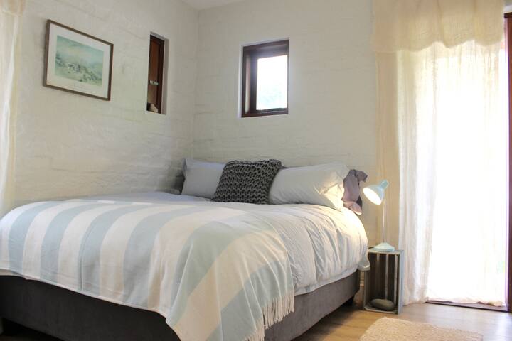 Beach House with spectacular views – Free Wifi gallery image 3