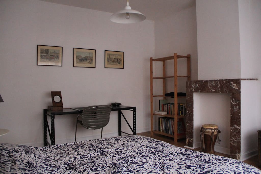 large bedroom, double bed, 100% dark at night, TV set