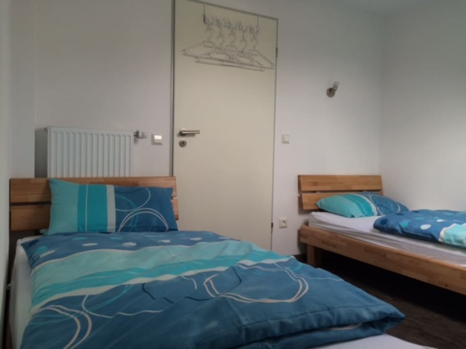 Schlafzimmer mit 2 getrennten Betten
