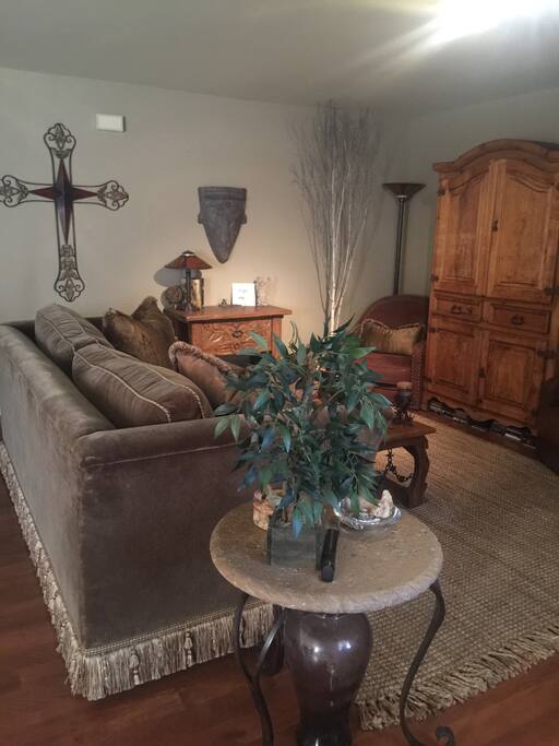 Soothing earthy tones to quiet the head from the busy active city…