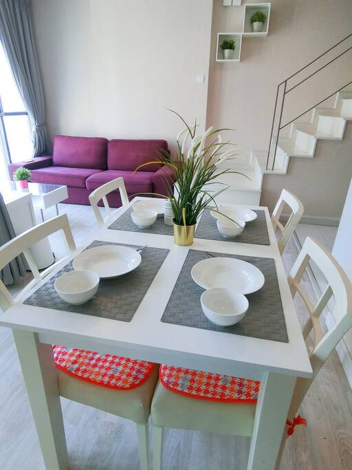 中文房东
my condo’s first floor.
一楼是客厅,阳台,厨房和饭厅。