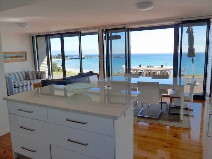 Fantastic location over the bay, free wifi Bungalows for Rent in