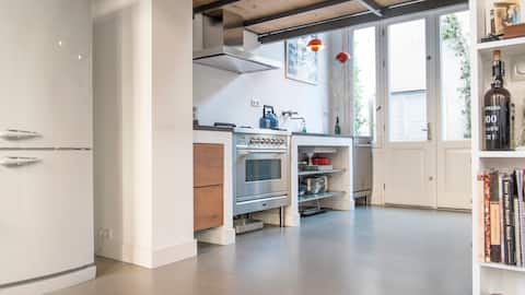 Popular Airbnb listing: Loft apartment in canal district in Jordaan