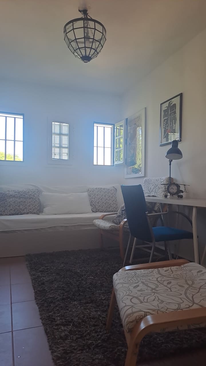 Obývačka na vyššom poschodí, rozkladacia pohovka