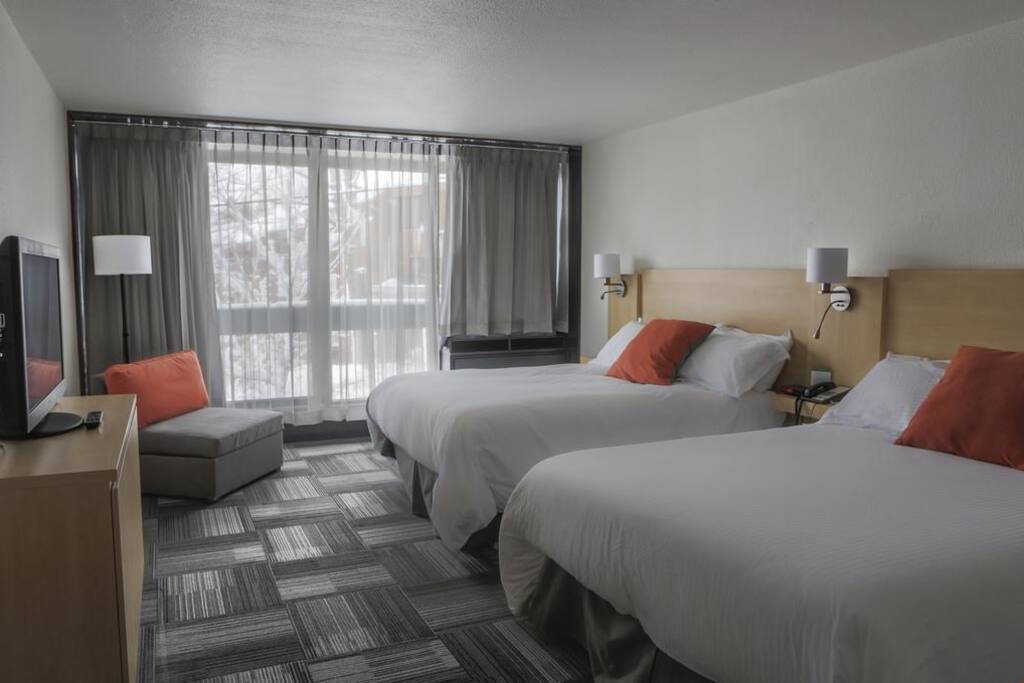 Sleep up to four guests in this spacious queen studio.