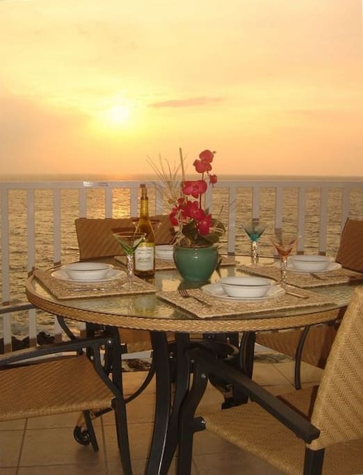 LOCATION LOCATION LOCATION! WATCH THE SUNSETS/FEEL THAT OCEAN BREEZE!!