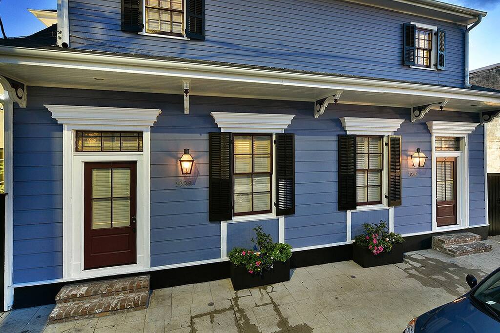 Historic Building with Beautiful Courtyard!