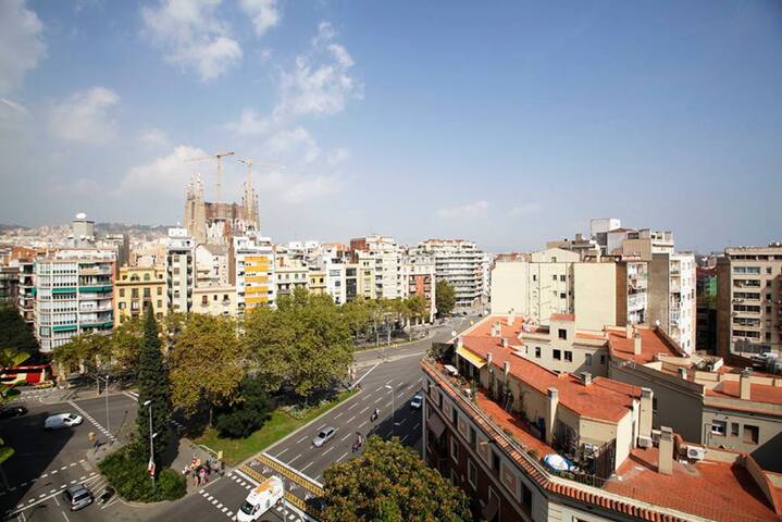 Rooftop Penthouse view of Sagrada Familia gallery image 4