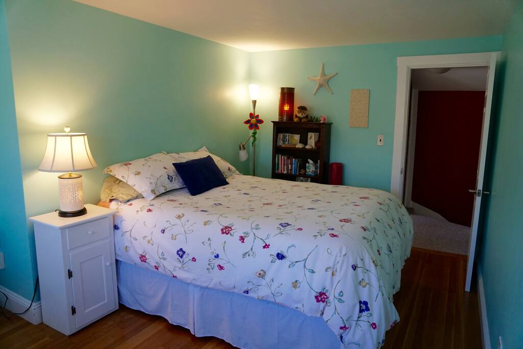 Alternate choice of a queen bed on second floor