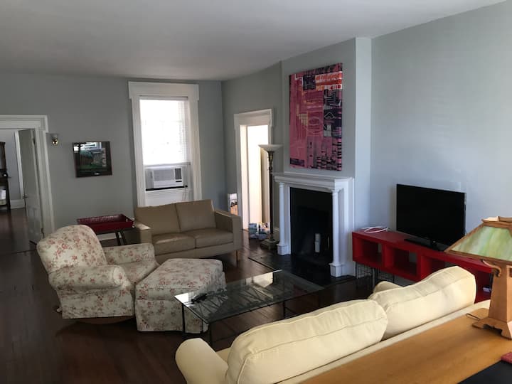 Desirable Historic District Private Apartment - Lehigh University, Bethlehem