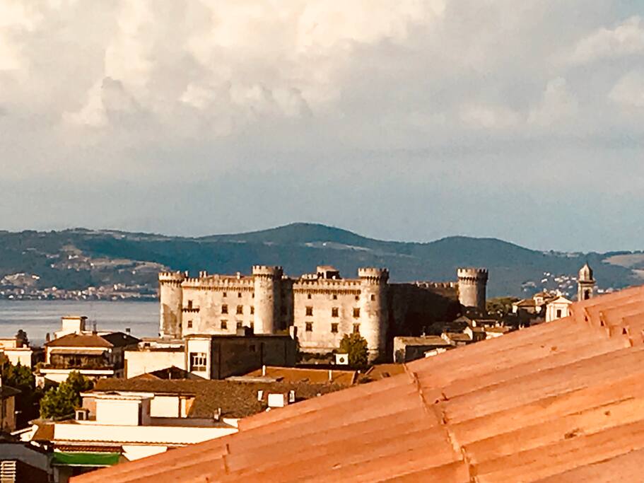 Vista lago e castello dal terrazzino