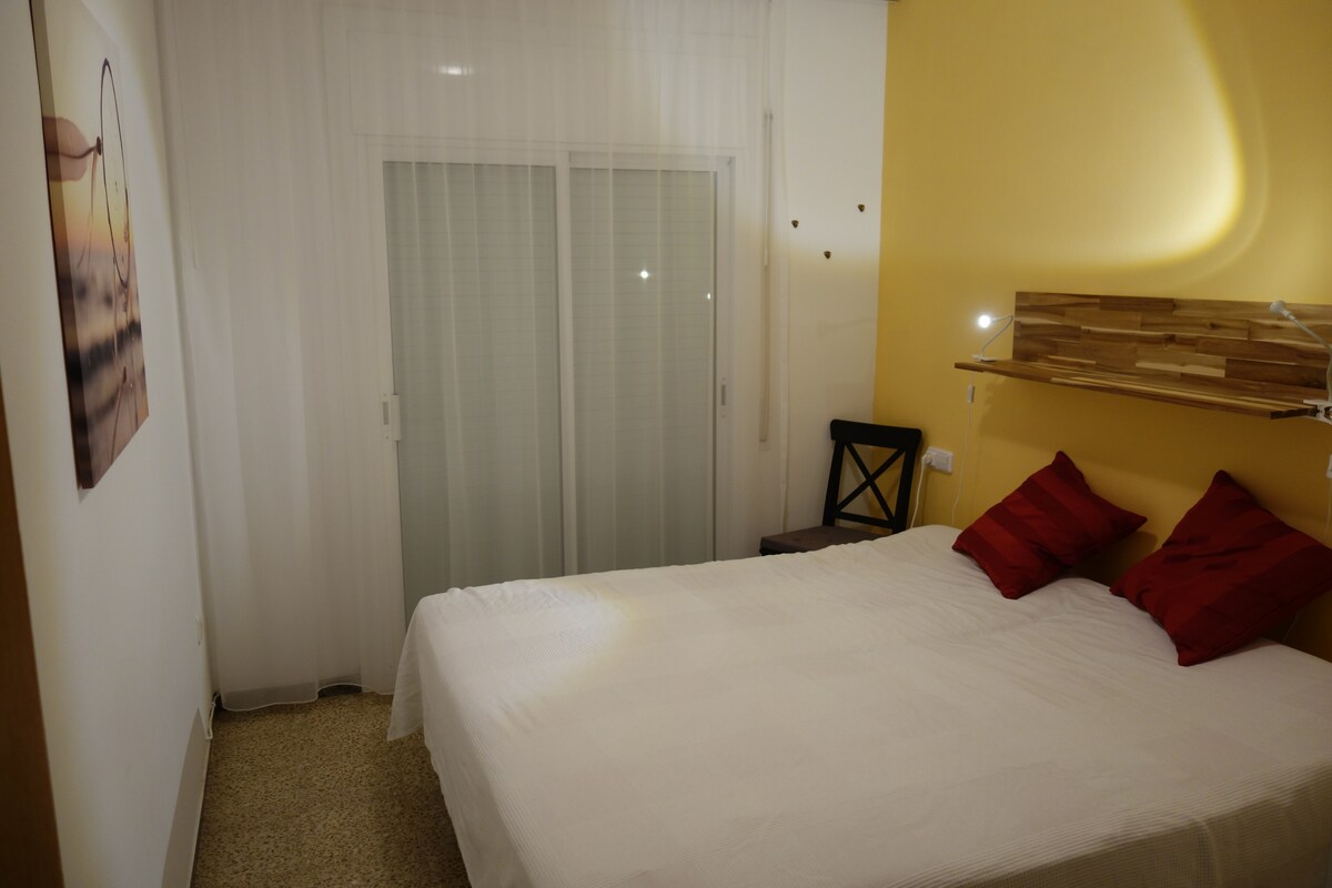 سريران مفردان ولوح رأس ولوح قدم قابل للتعديل إلكترونيًا.


سريران مفردان ورأس وشقة قدم قابلة للتعديل إلكترونيًا.