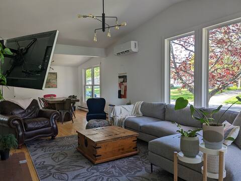 Midtown Modern w/ King Bed