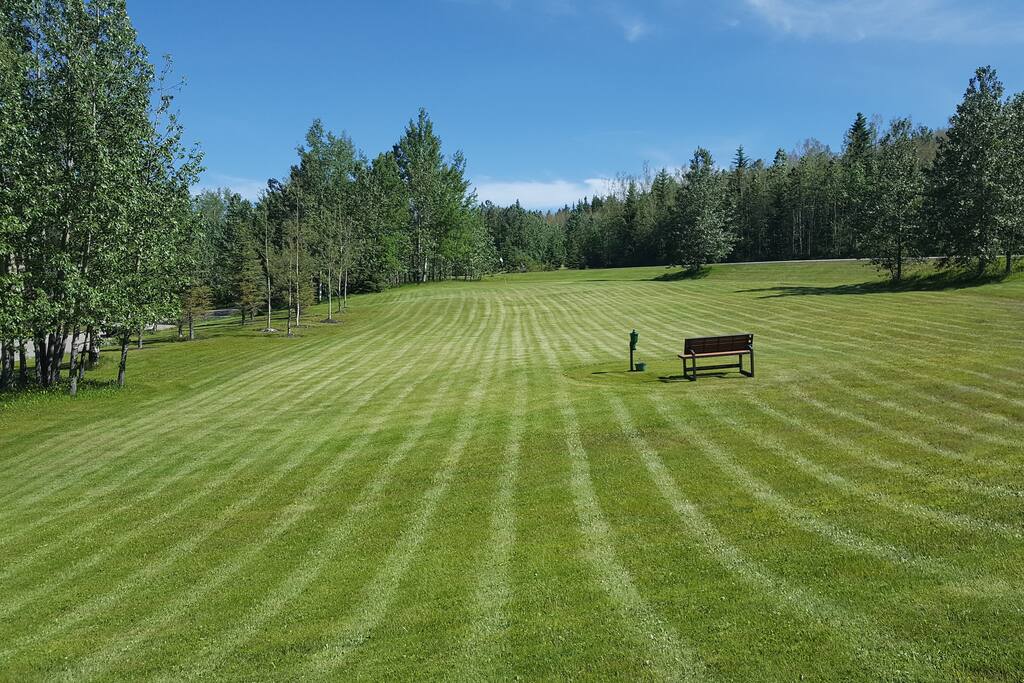 Front lawn, where you can play a little golf for fun