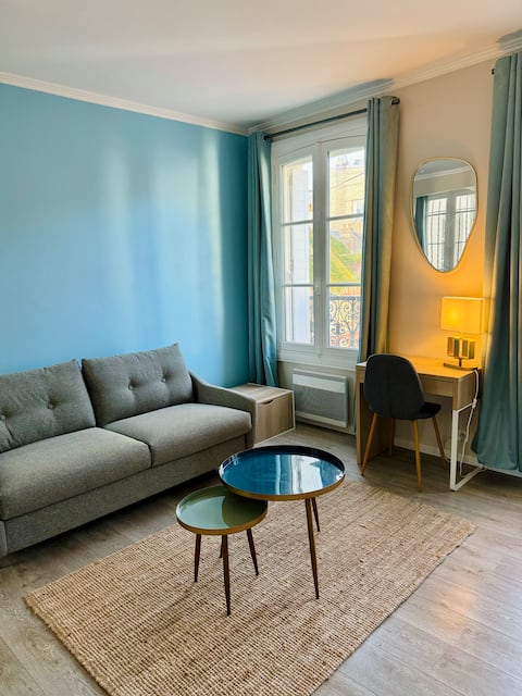 Annonce Airbnb populaire: Bright 23 m² studio – hyper center – close to beach à Trouville Sur Mer