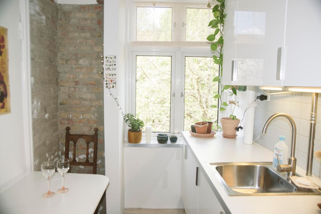 Kitchen with eating corner